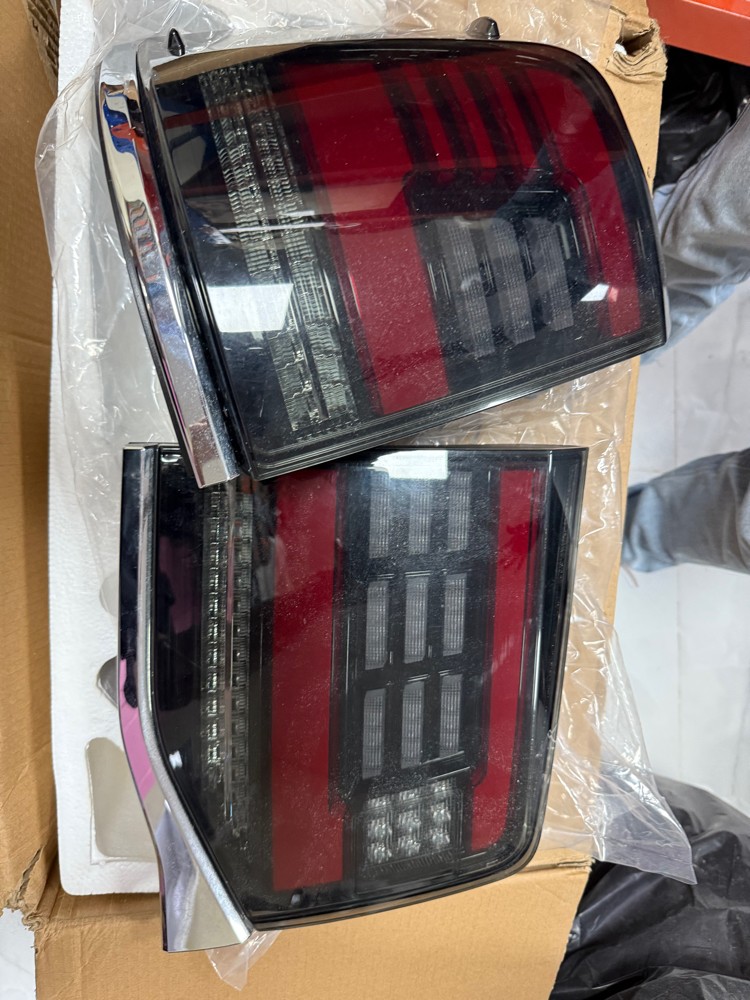 tail lights for lc200 - 1