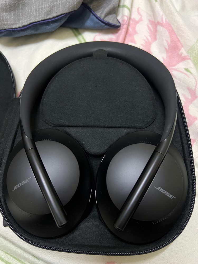 Bose headphones 700 - 4