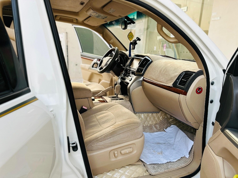 Land Cruiser VX-R - 7