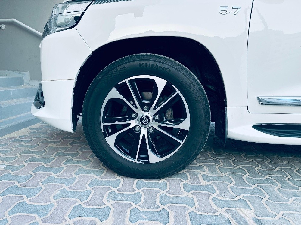 Land Cruiser VX-R - 4