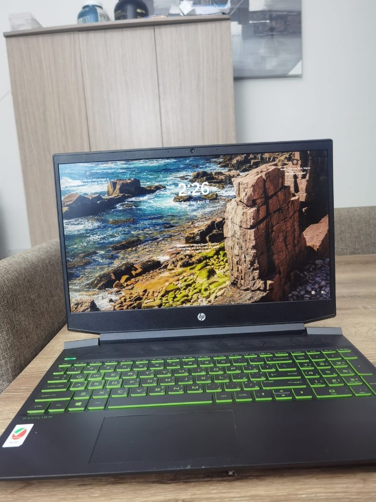 HP PAVILION - 2