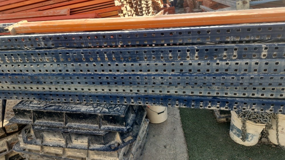 we are selling store Racks on kg - 8