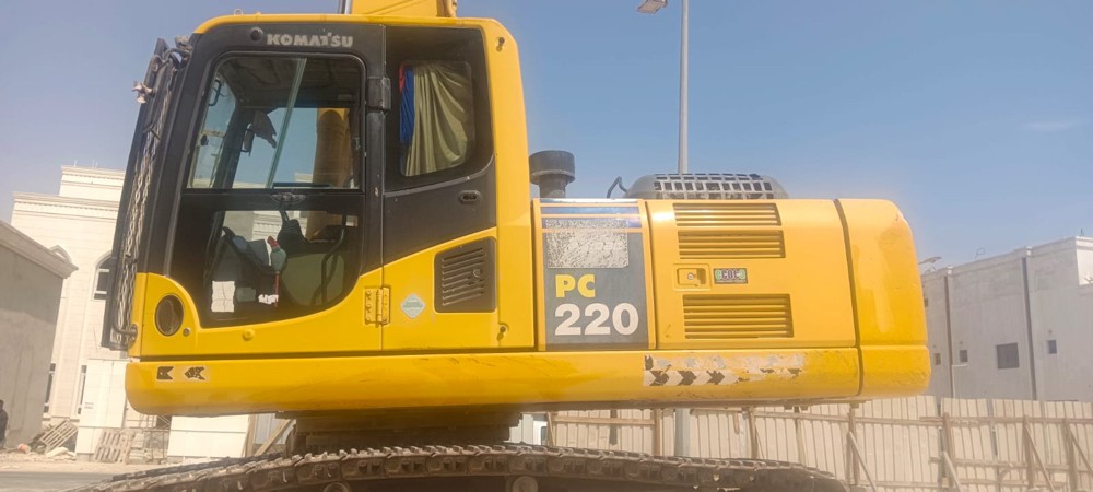 حفارات كوماتسو 220شغال حاله جيد - 1