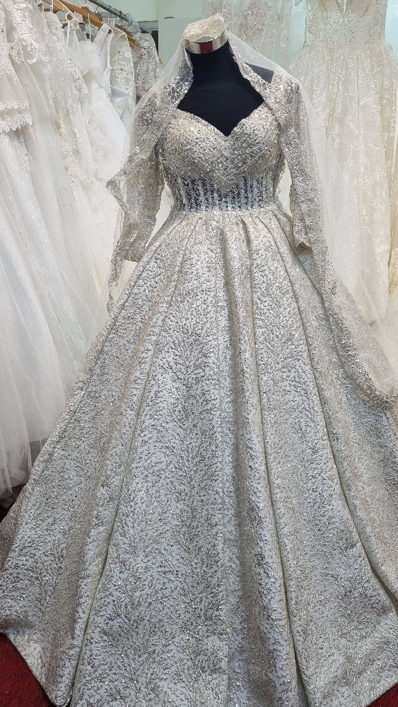 Wedding gown for rent - 1