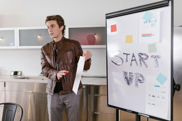 Raising Funds: High-Growth E-com - 1