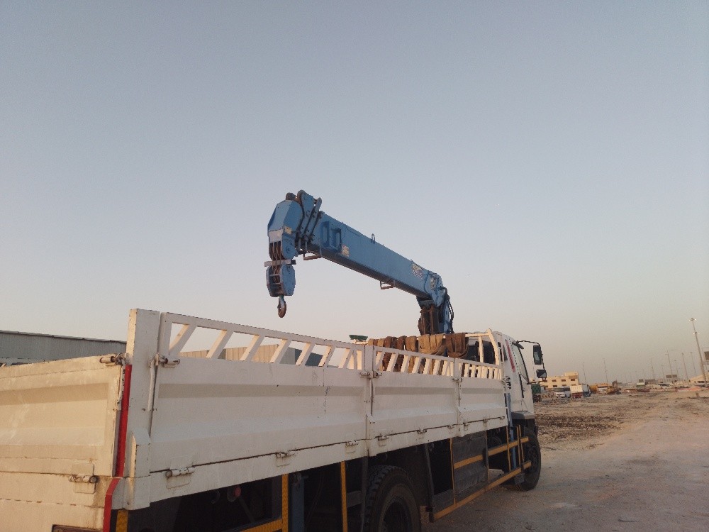 شاحنات بوم للإيجار متاحة في قطر - 8