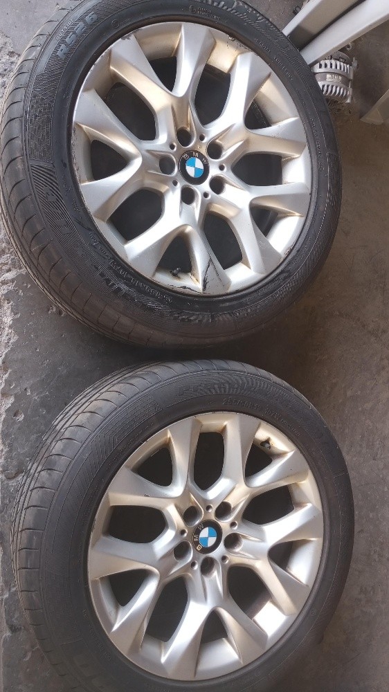 BMW X5 X6 2 sets of rims availabl - 1