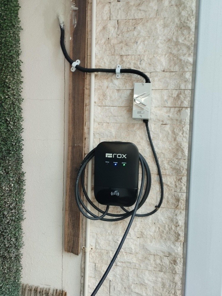 electric car charger technician - 3