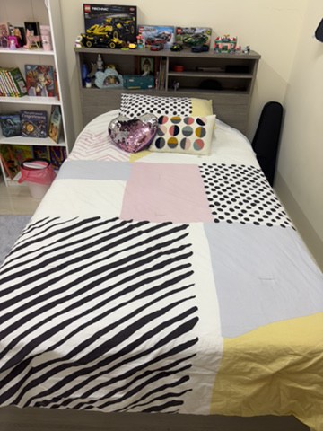 single barely used bed - 1