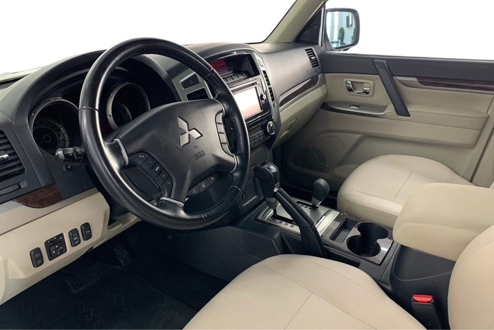 Mitsubishi pajero 2020 - 5