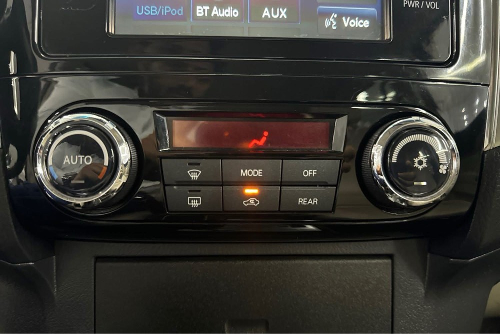 Mitsubishi pajero 2020 - 10