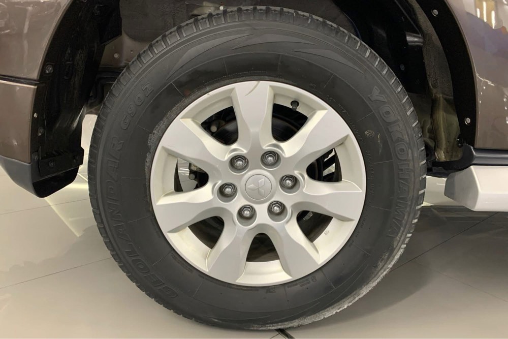 Mitsubishi pajero 2020 - 12