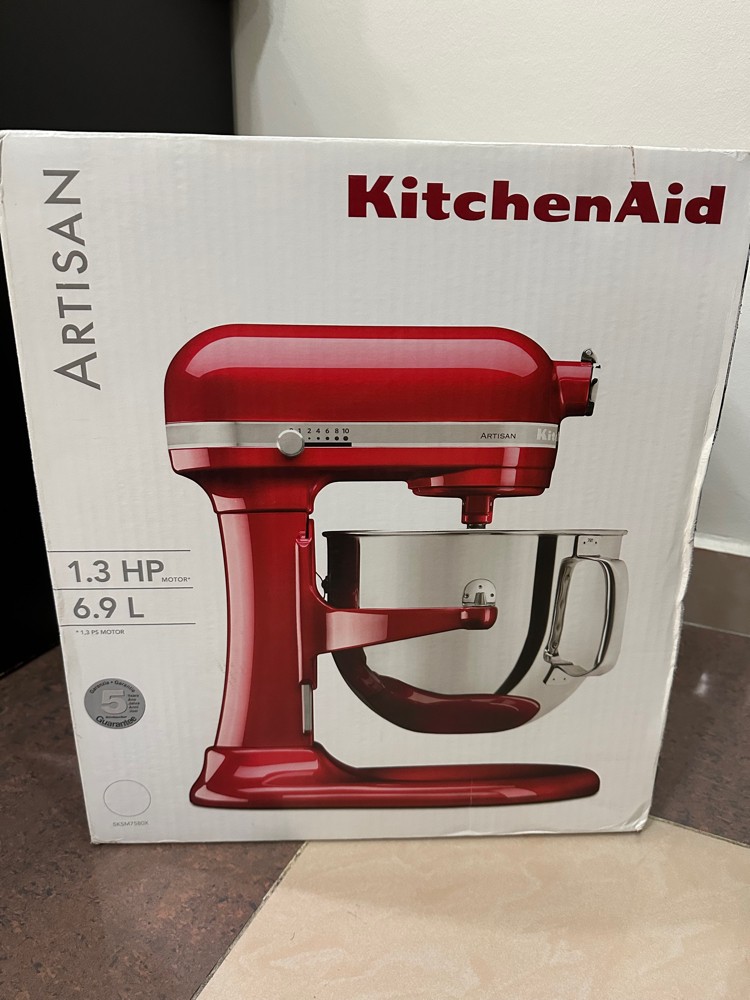 Kitchen Aid Mixer Artisan - 1
