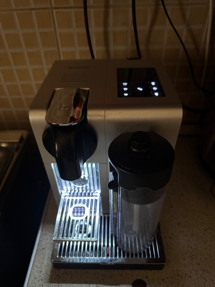 nespresso lattissima pro coffee - 1