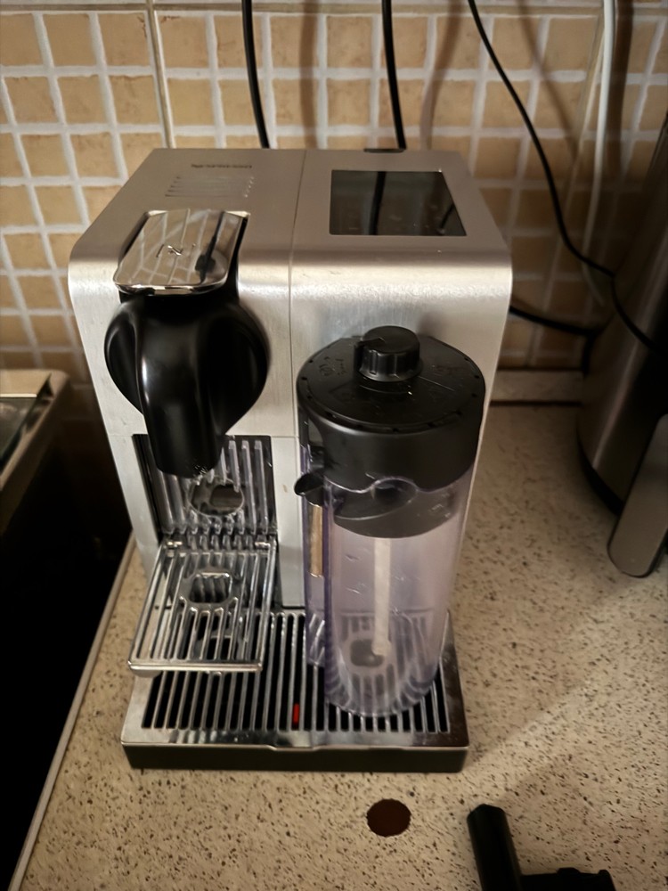 nespresso lattissima pro coffee - 2