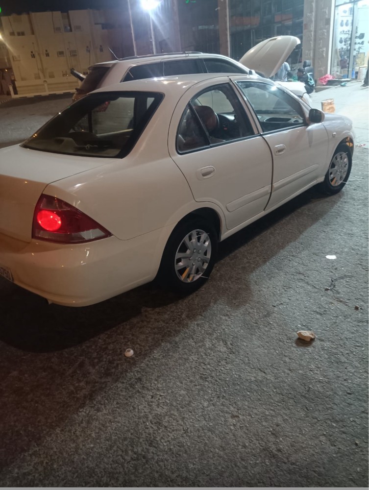 للبيع نيسان صني 2012 - 1
