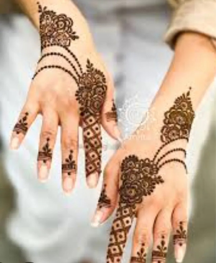 Henna Artist  - 4