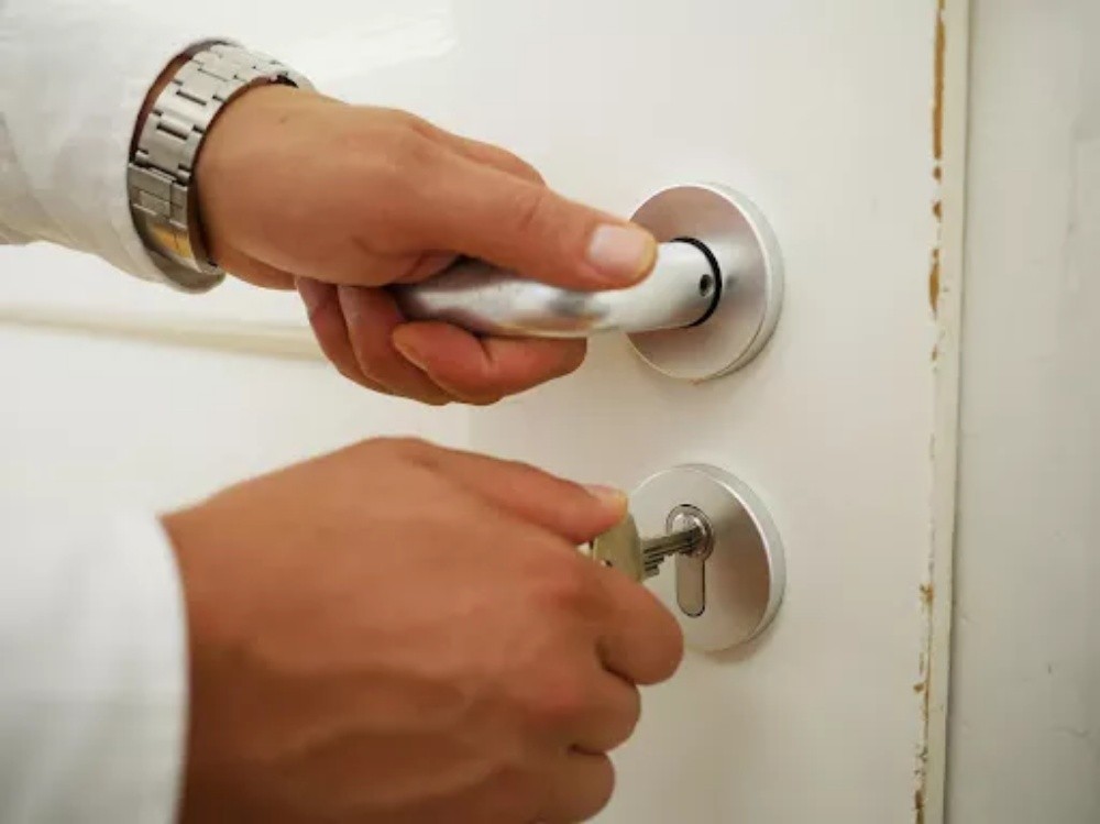 opening a locked door without bre - 1