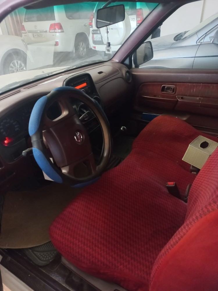 Nissan Pick up - 8