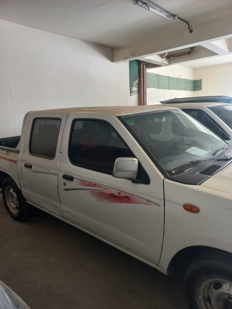 Nissan Pick up - 5