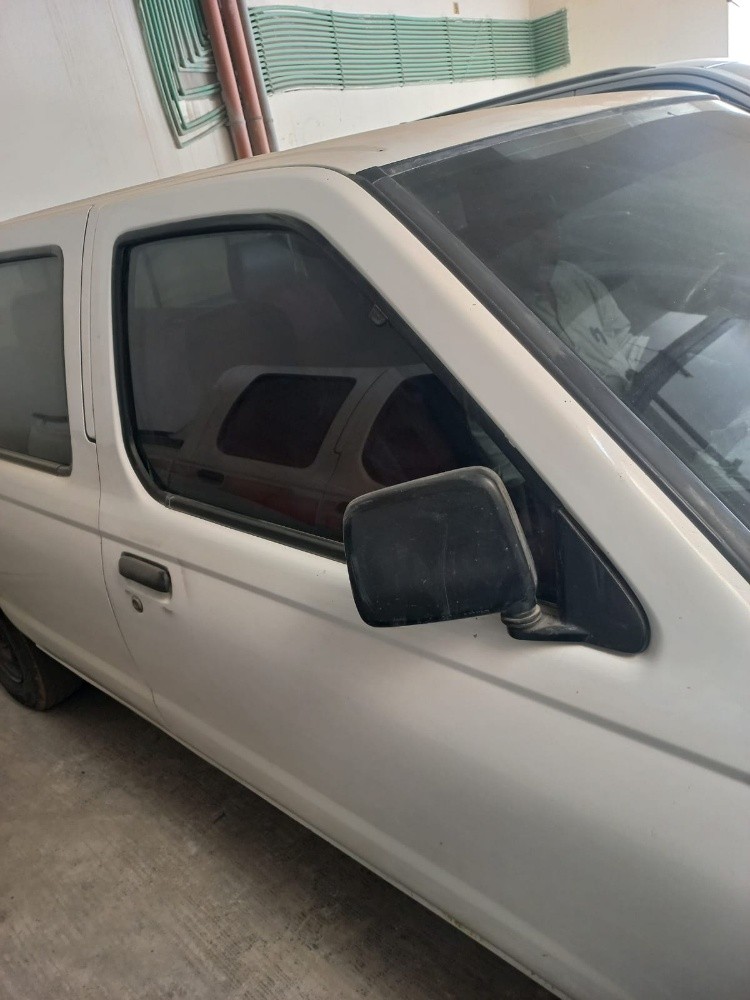 Nissan Pick up - 2