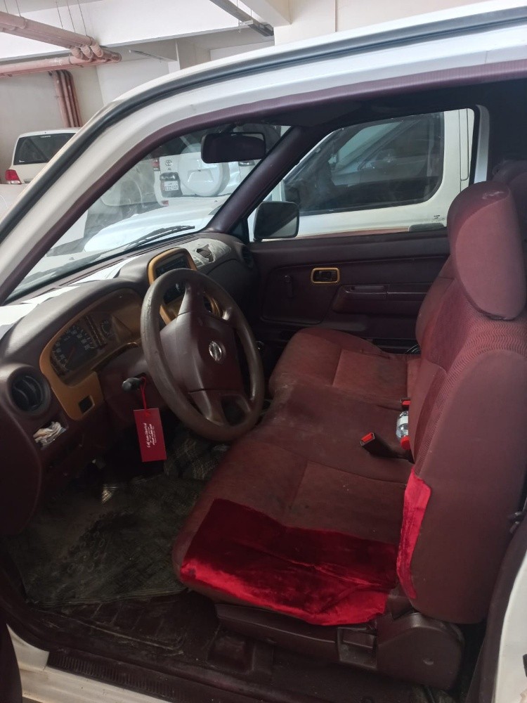 Nissan Pick up - 9