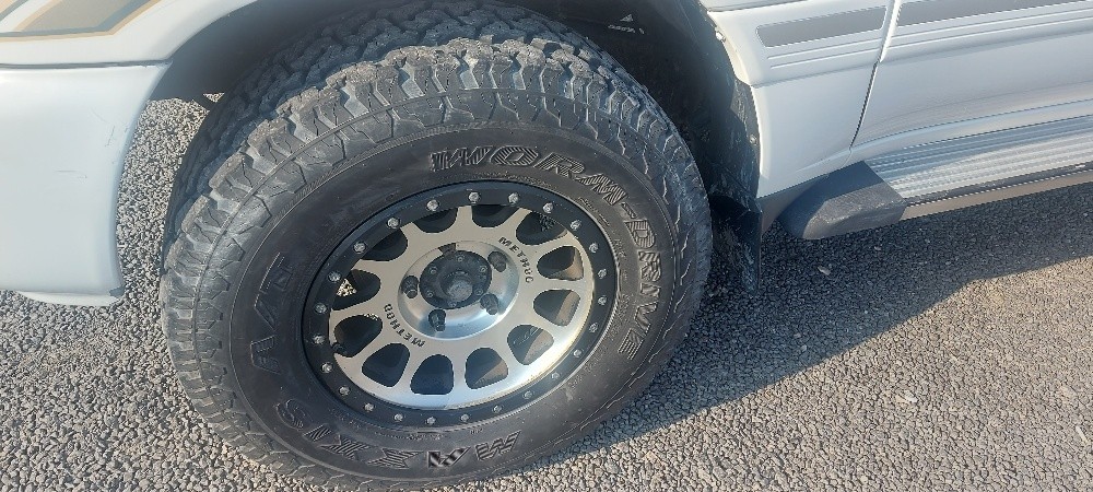 Toyota Land Cruiser - 4