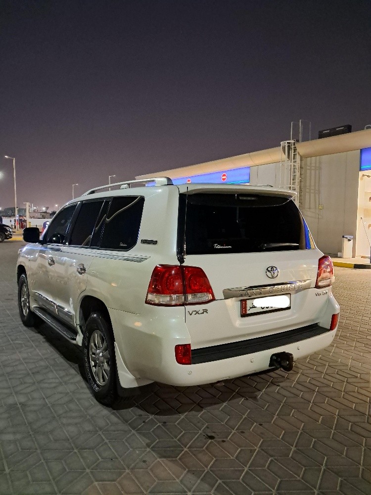V8 mitsubishi land cruiser vxr - 2