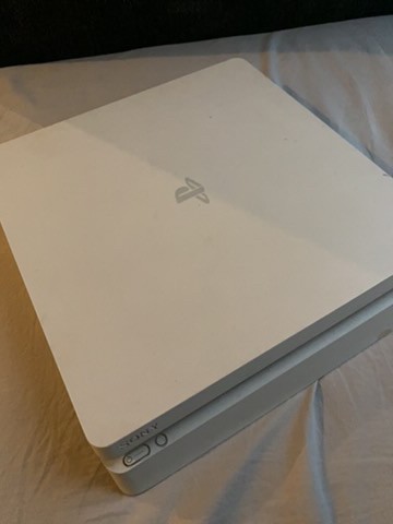ps4 slim w CDs - 1