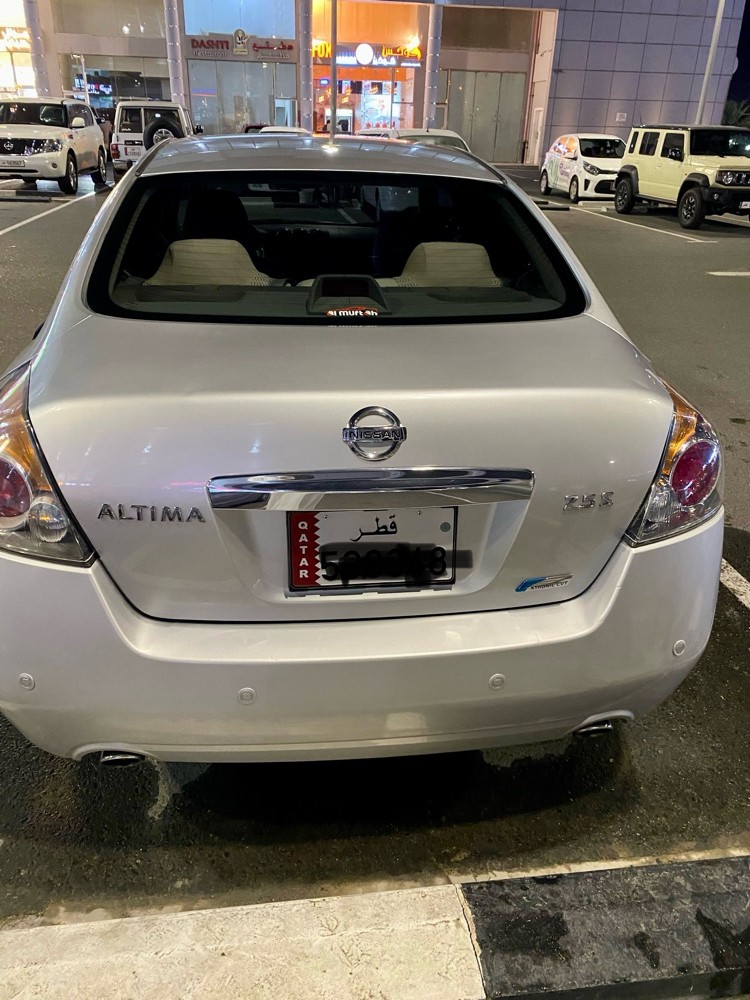 Nissan Altima  - 2
