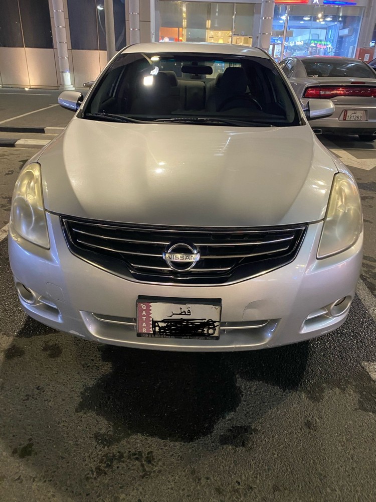 Nissan Altima  - 1