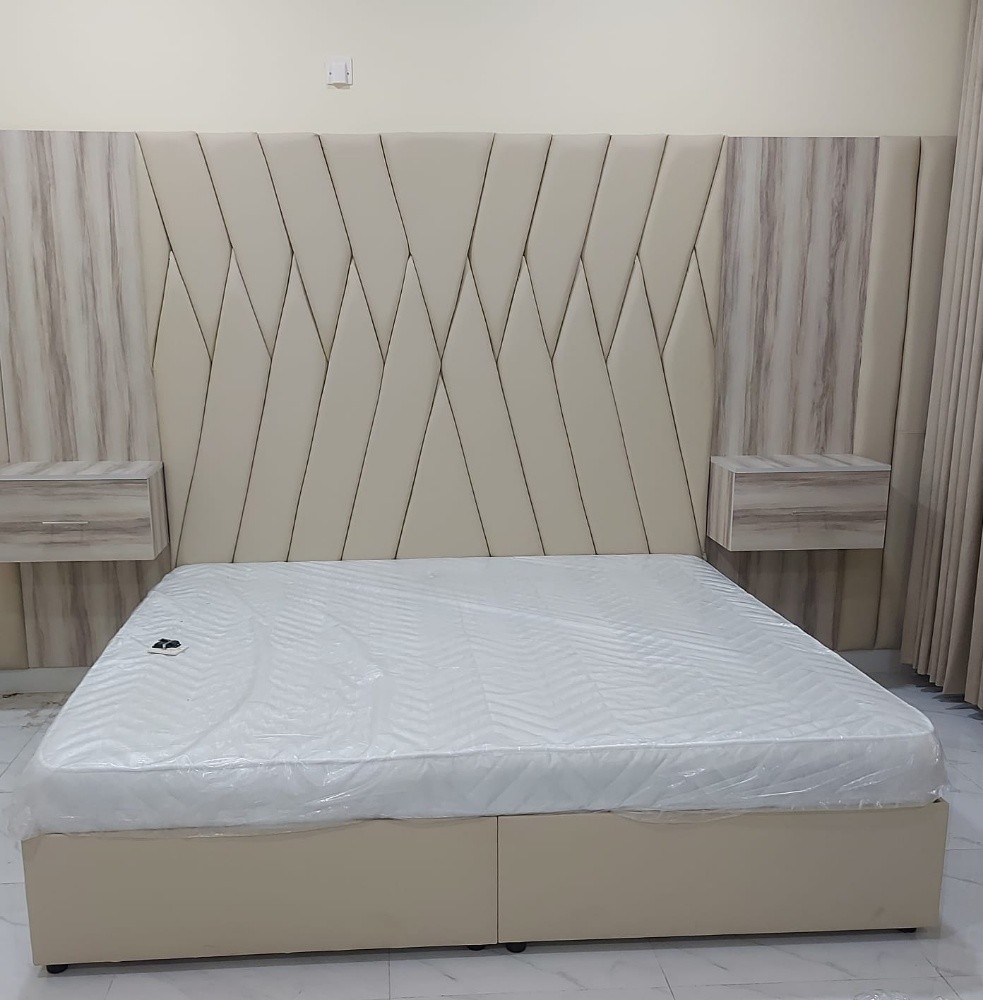 King and small Bed available - 10