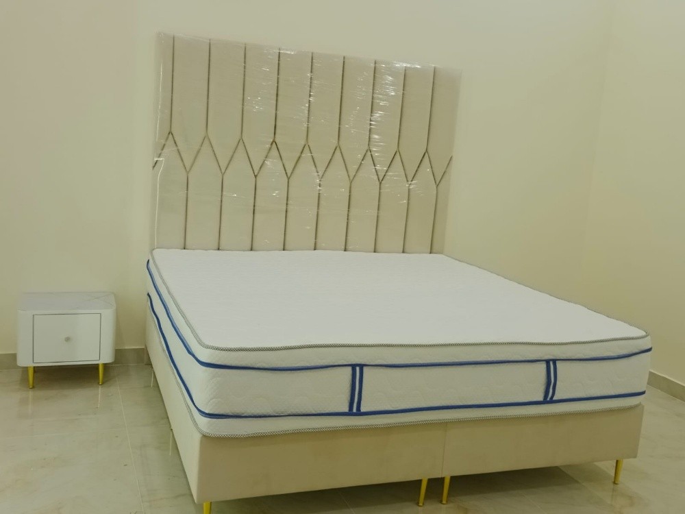 King and small Bed available - 14