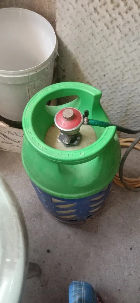 Gas stove and gas cylinder - 2