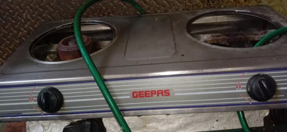 Gas stove and gas cylinder - 1