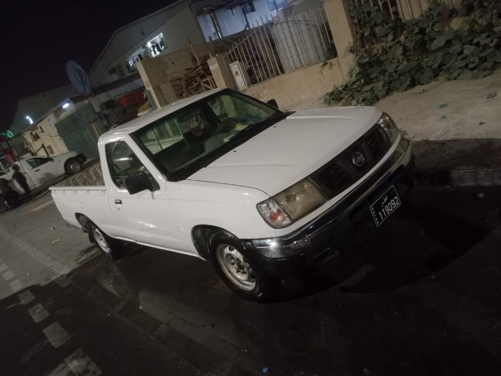 Nissan pickup - 4
