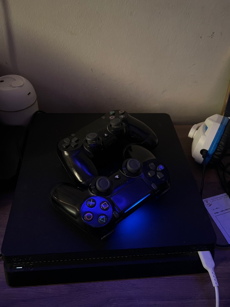 playstation 4 slim - 1