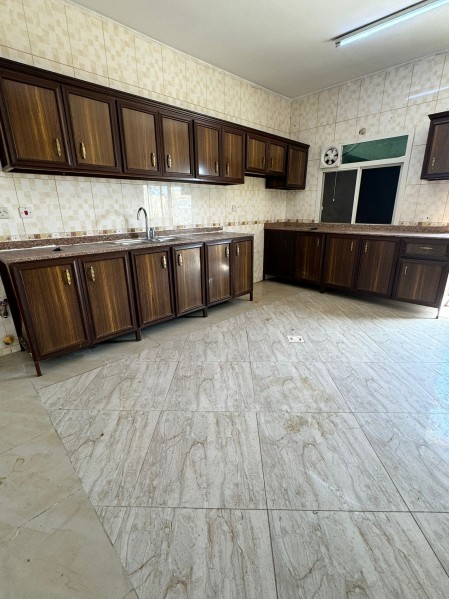5 Bhk Villa in Umm Al Amad - 10