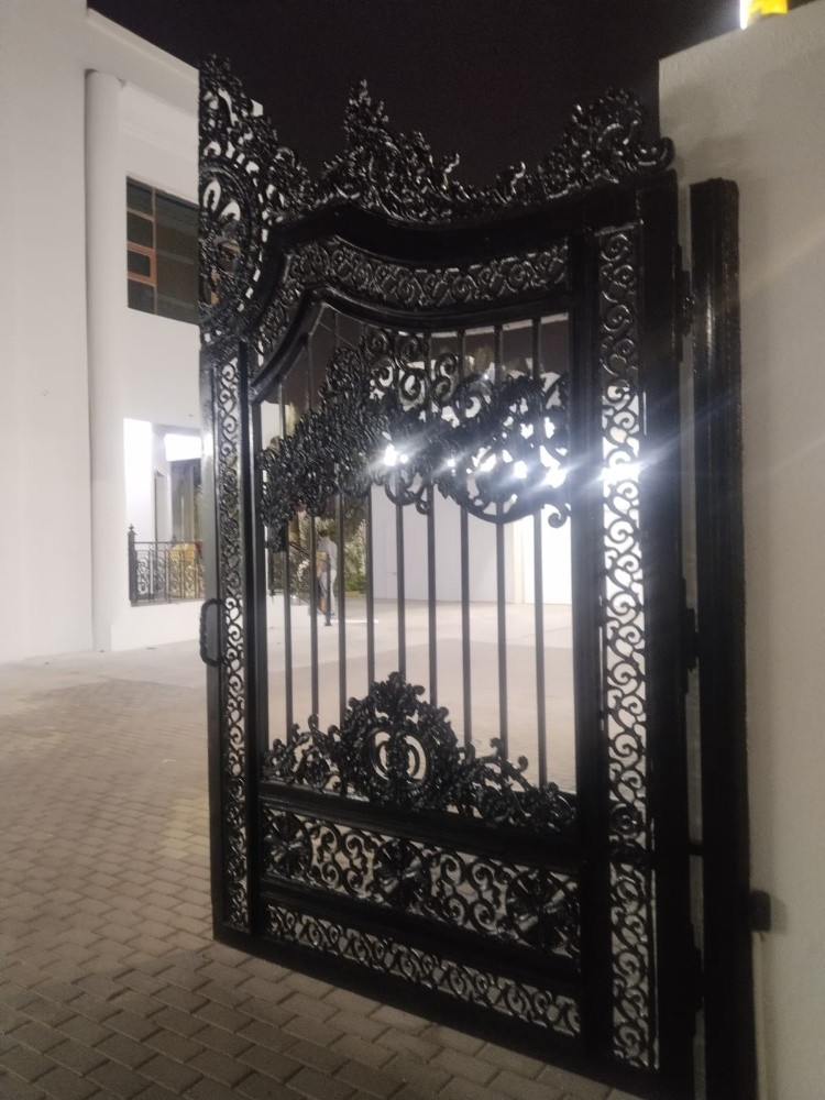 صباغ أبواب الحديد - 1