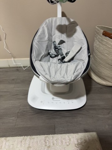 Mama roo baby swing  - 1