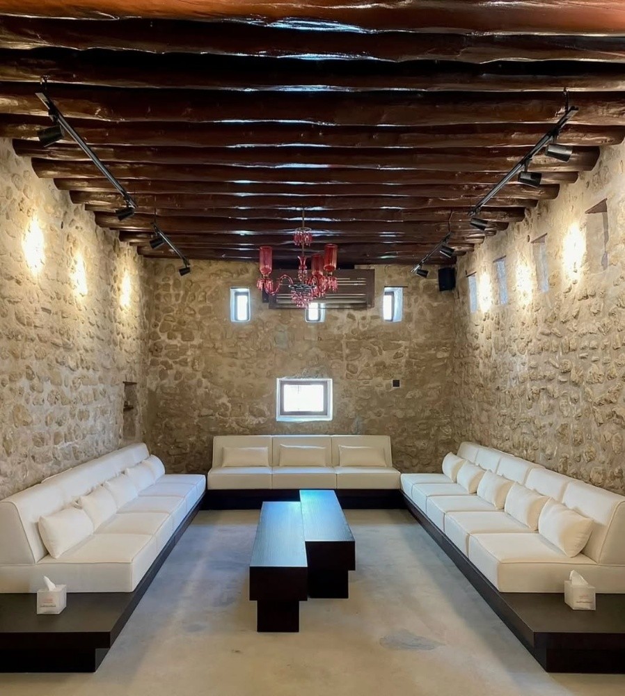 Arabic majlis, Sofa - 4