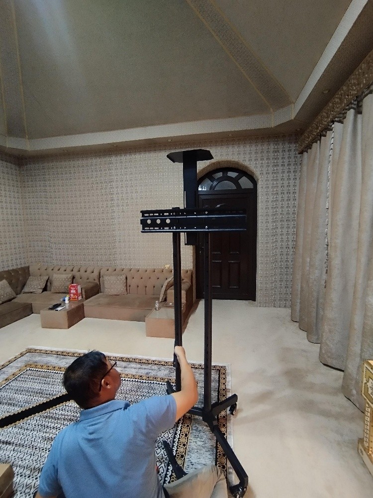 حامل تلفزيون مع عربات - 3