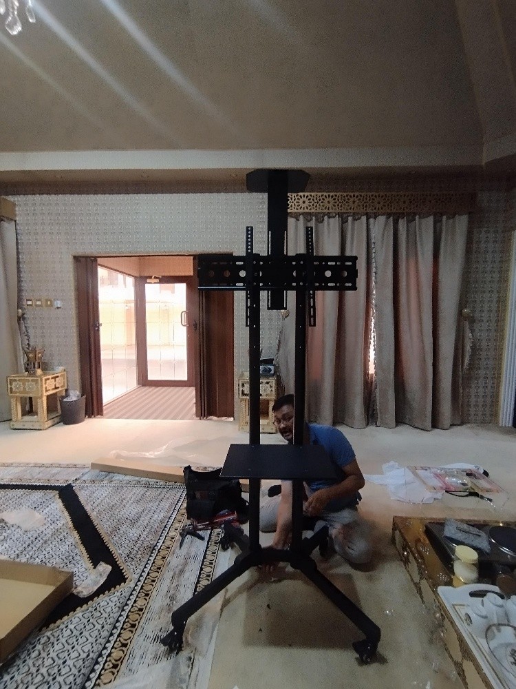 حامل تلفزيون مع عربات - 4