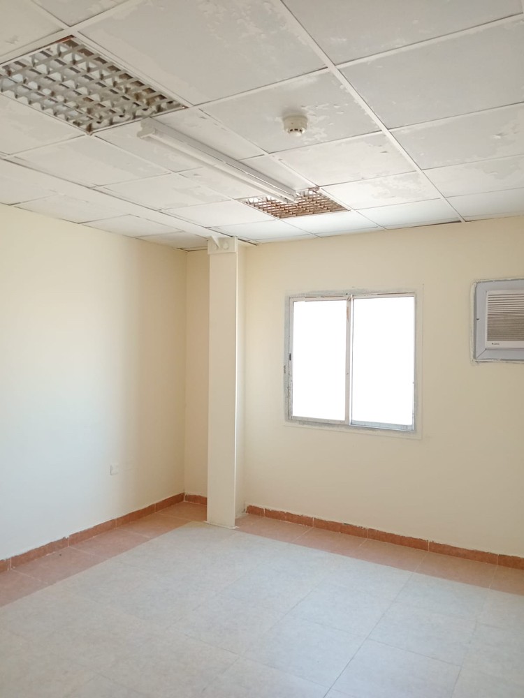 سكن  ومخزن للايجار  - 1