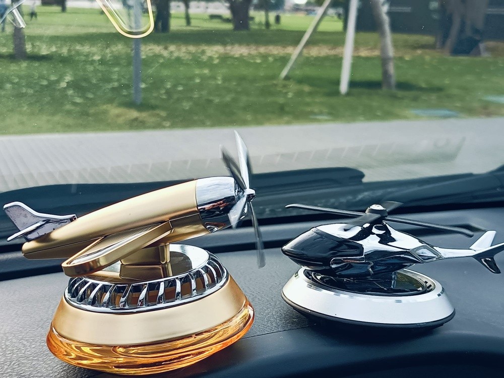 Car freshener works automatically - 6