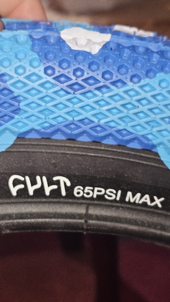 Tire tubeless Vans X Cult 20x2.4 - 4