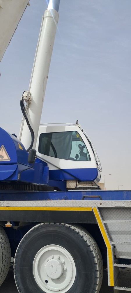 TADANO 220-Ton - 4