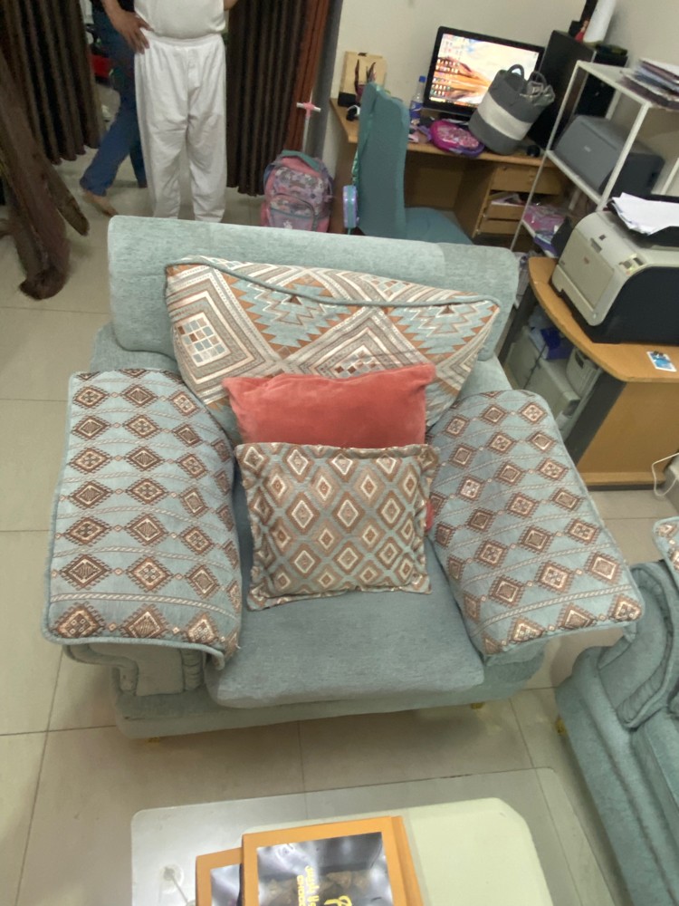 A set of sofas - 11