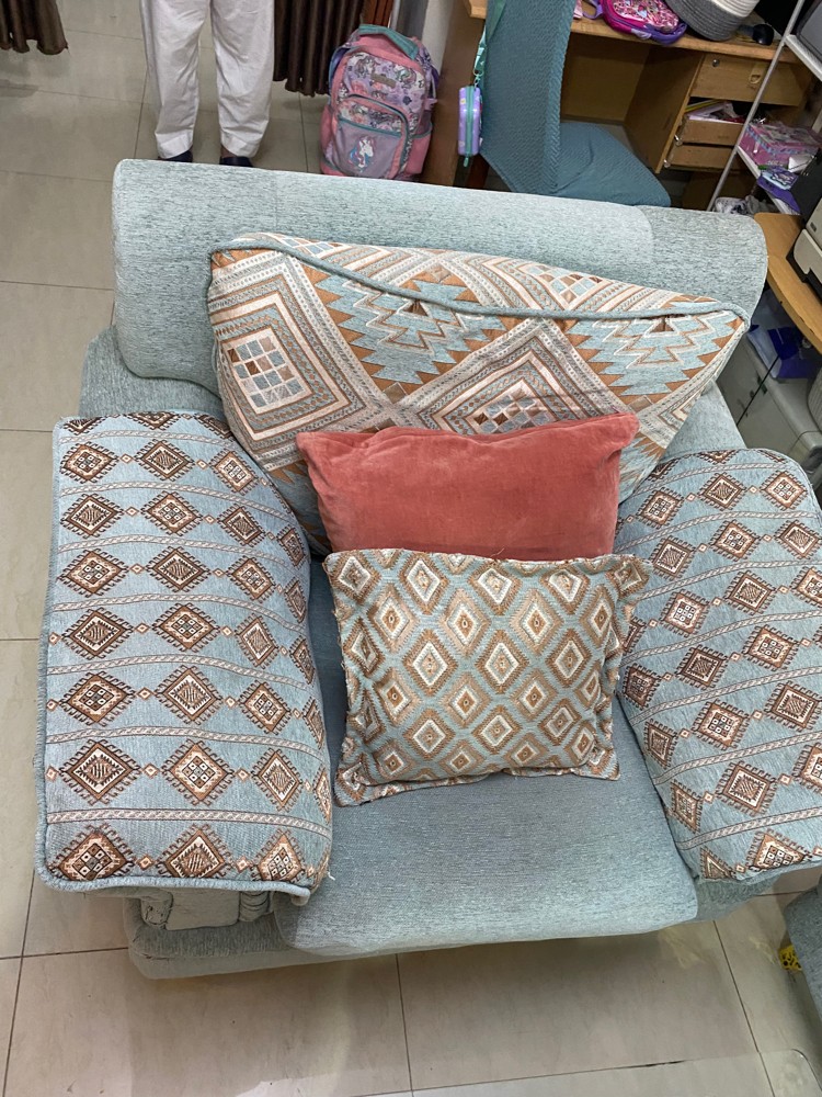 A set of sofas - 10