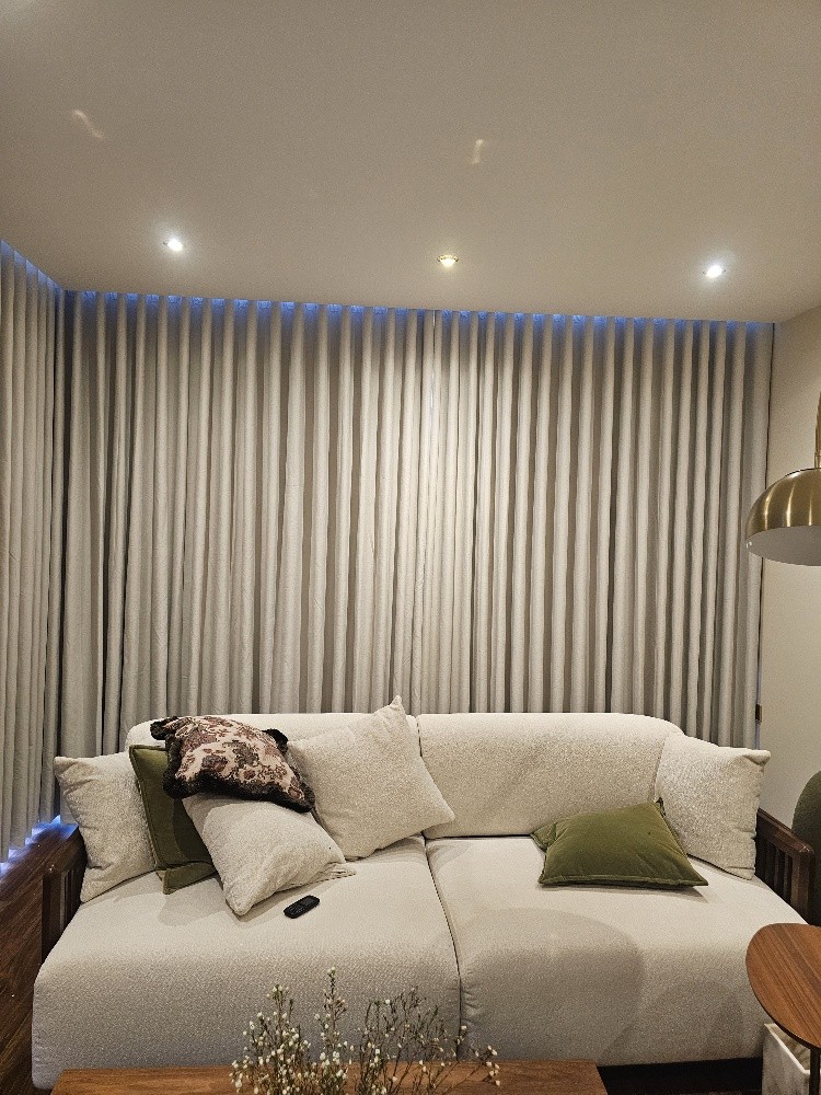 curtains and carper sofa wallpaper - 25